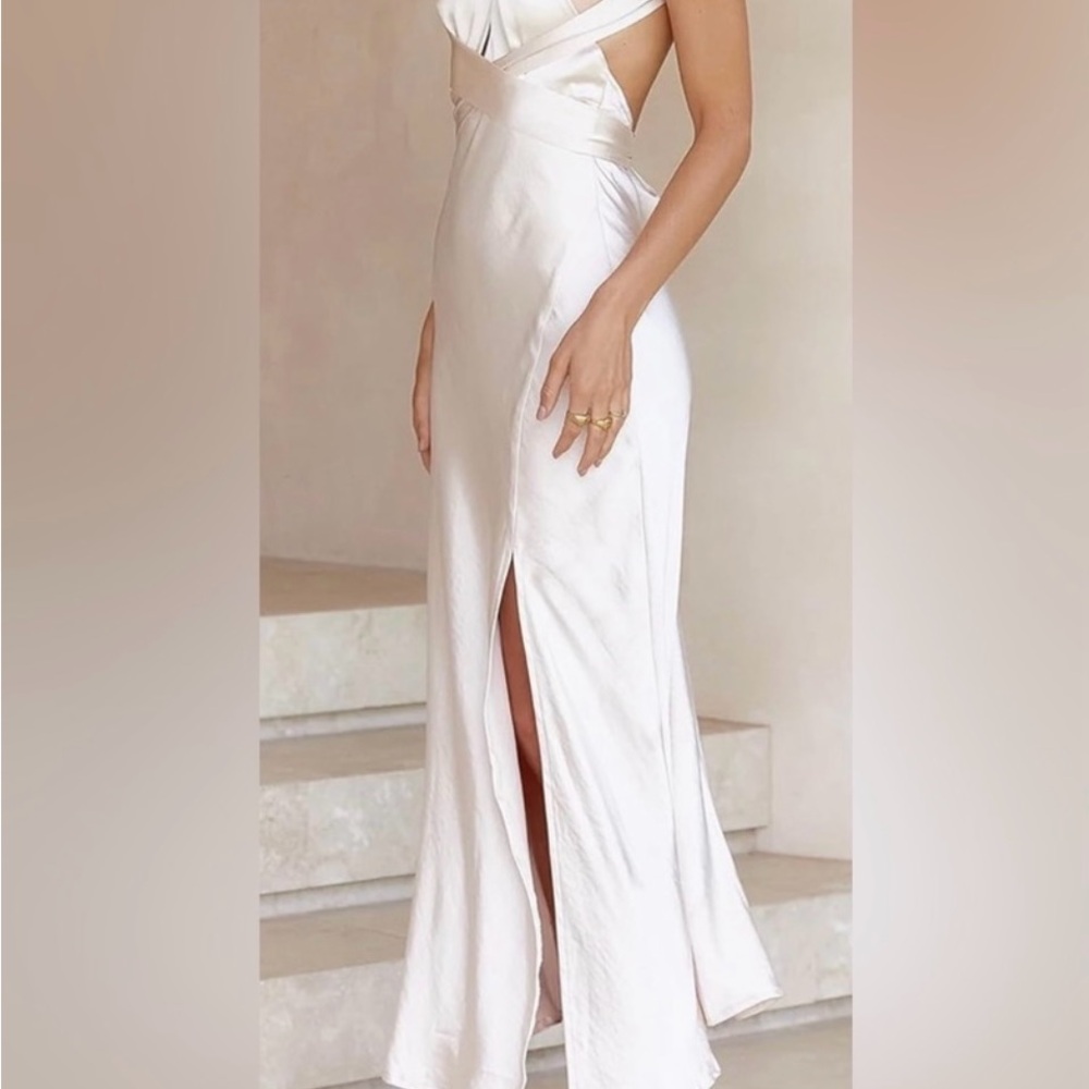 Elegant White Halter Dress NWOT - Picture 3 of 4